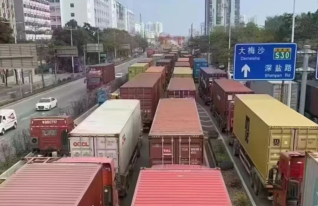 春节临近爆舱甩柜、海运拖车运费暴涨_为什么拖车价格年底总是涨价?